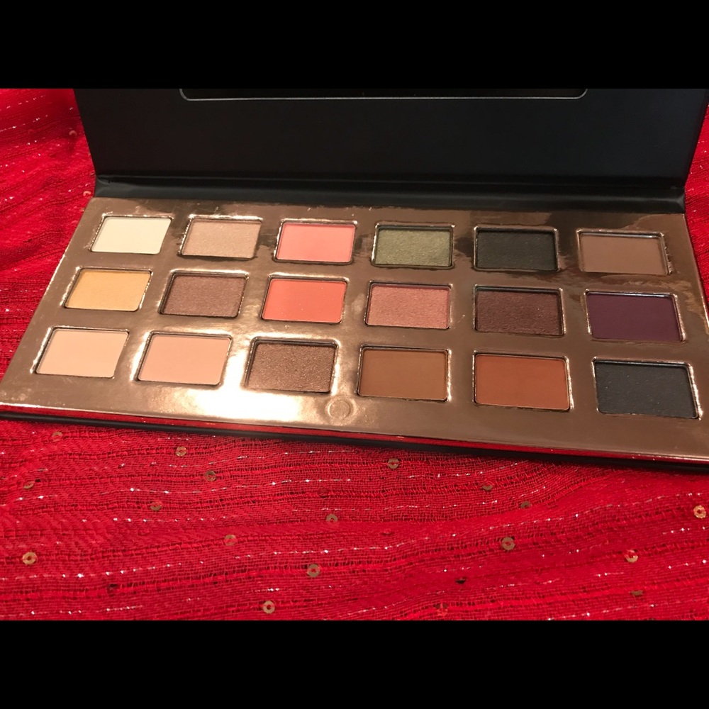 Eyeshadow - Picture 2 of 3
